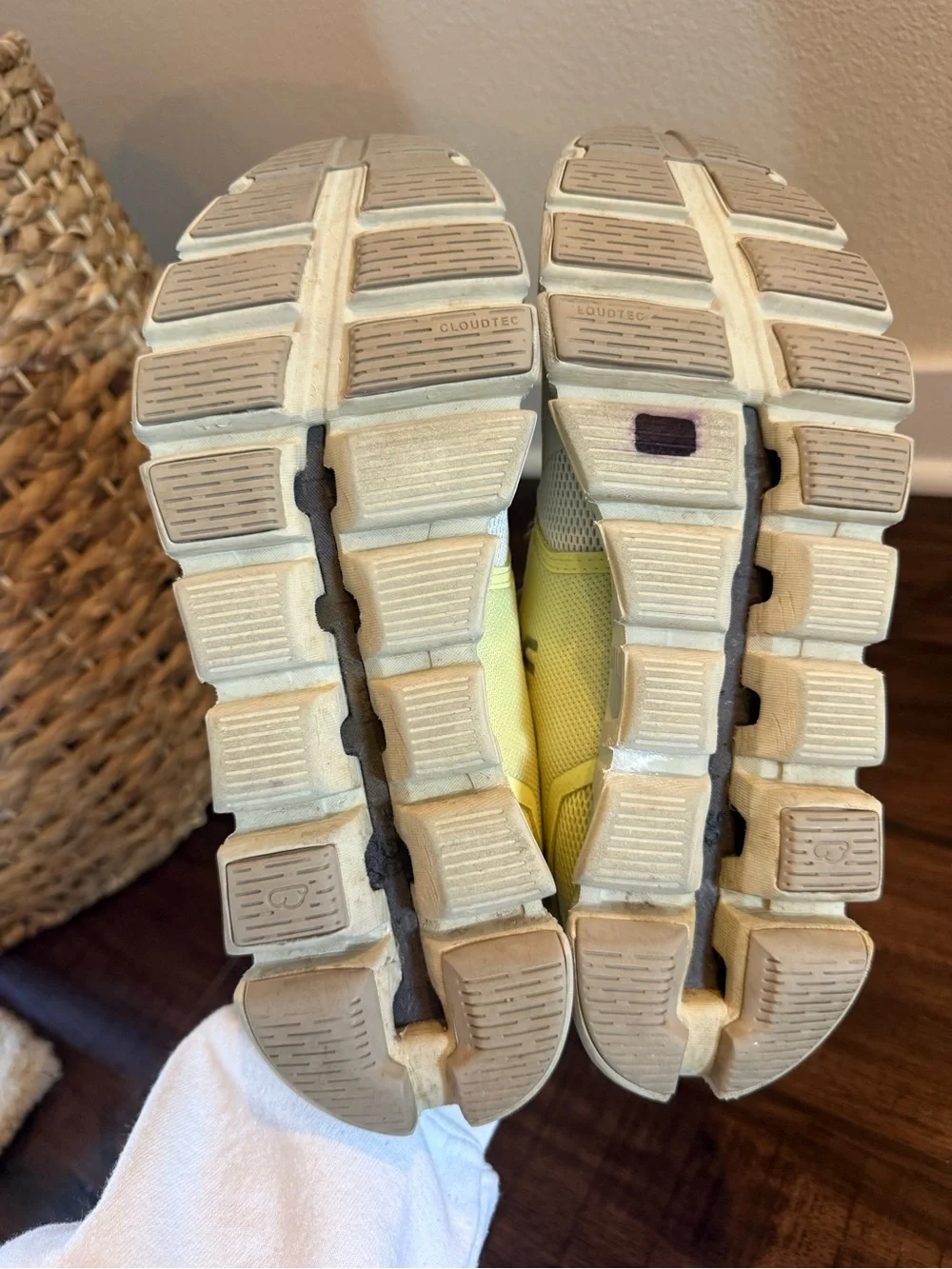 On Cloud 5 Women’s 9.5 White Yellow Cognac Running Shoes